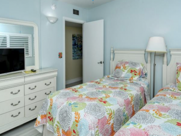 Charming Vacation Rental on Longboat Key. Call Today.